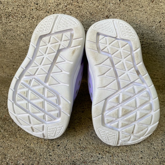 Adorable toddler shoes/purple Nikes - Picture 2 of 3